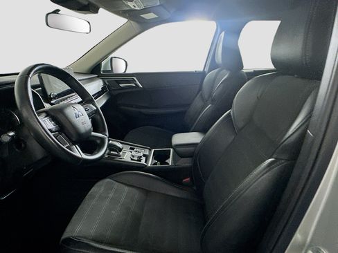 Used 2024 Mitsubishi Outlander SE FWD image 13