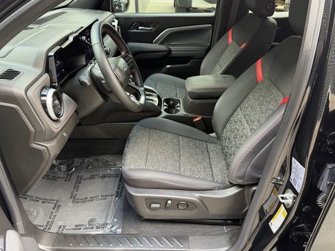 Used 2024 Chevrolet Colorado Z71 w/ Z71 Convenience Package 2 image 15