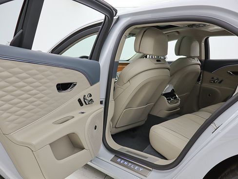 Used 2023 Bentley Flying Spur Azure image 43