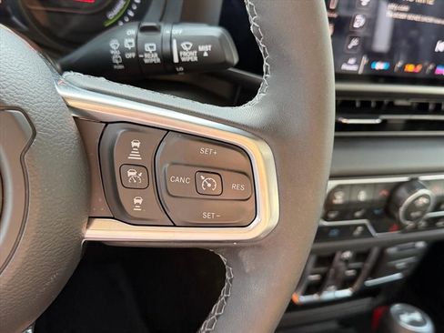 Used 2025 Jeep Wrangler Unlimited Sahara w/ Safety Group image 19