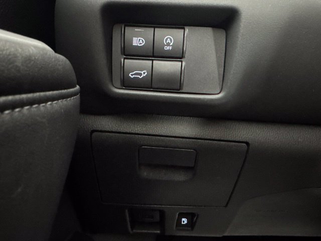 Used 2023 Toyota Highlander LE AWD/4WD image 19