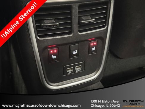 Used 2015 Chrysler 300 C image 29