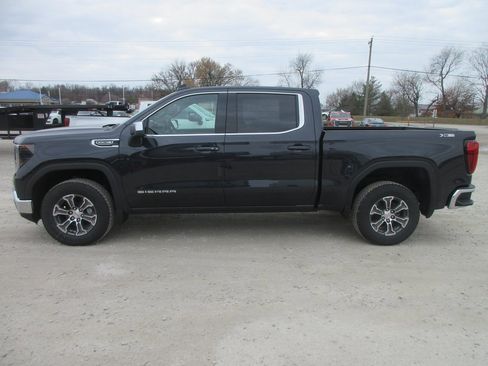 New 2026 GMC Sierra 1500 SLE image 10