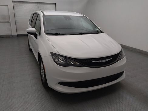 Used 2023 Chrysler Voyager LX FWD image 14