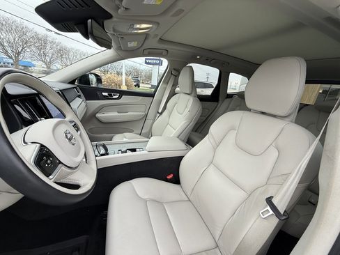 Used 2023 Volvo XC60 B5 Plus w/ Climate Package image 4