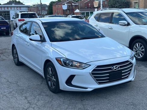 Used 2017 Hyundai Elantra SE FWD image 1