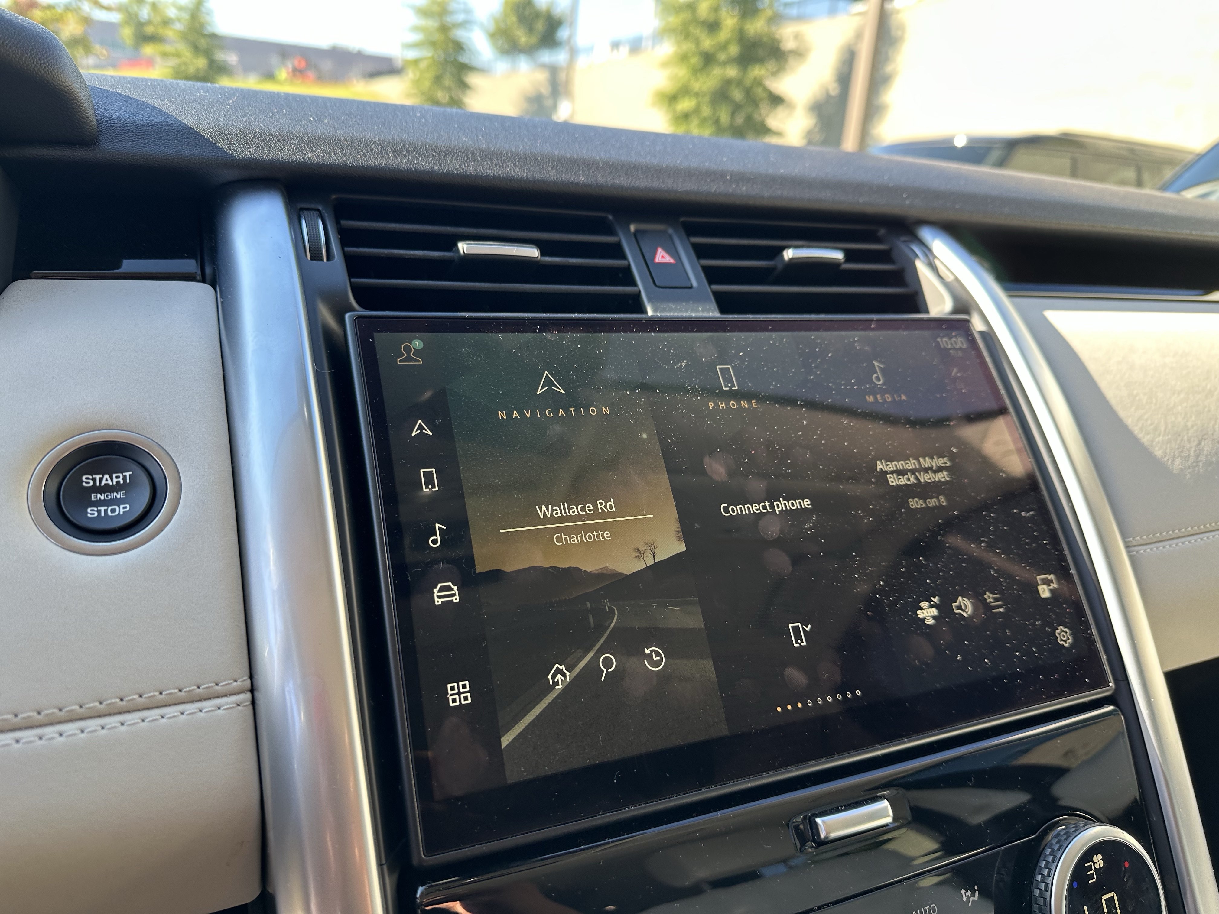 Certified 2023 Land Rover Discovery S AWD/4WD image 24