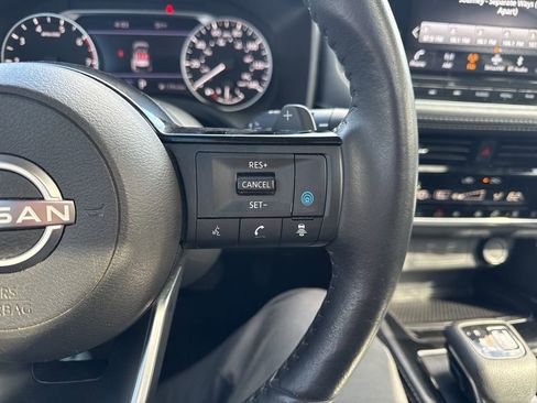 Used 2023 Nissan Rogue SL w/ SL Premium Package image 21