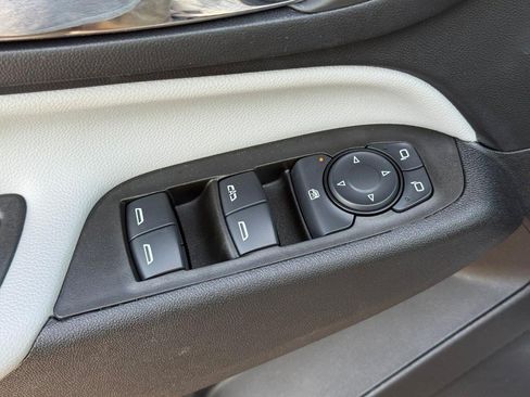Used 2024 Chevrolet Equinox LS w/ Driver Confidence II Package FWD image 18