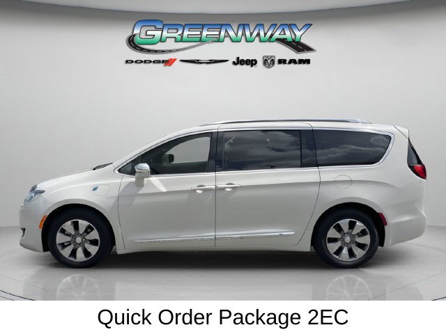 Used 2017 Chrysler Pacifica Platinum FWD image 4