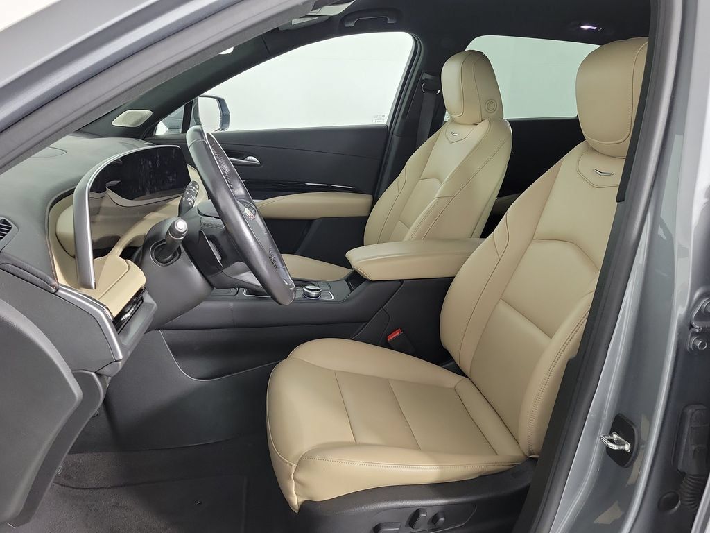 Certified 2024 Cadillac XT4 Luxury FWD image 17