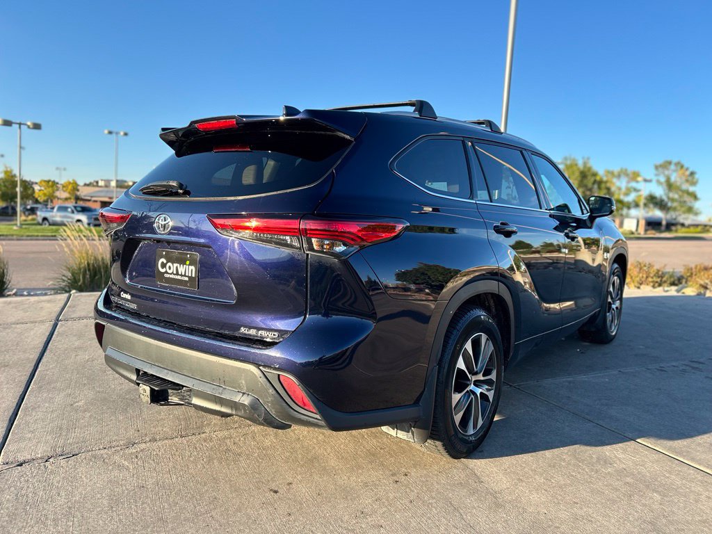 Used 2022 Toyota Highlander XLE AWD/4WD image 9
