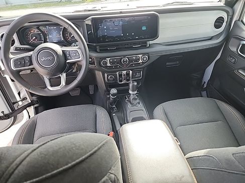 Used 2024 Jeep Wrangler Sahara image 12