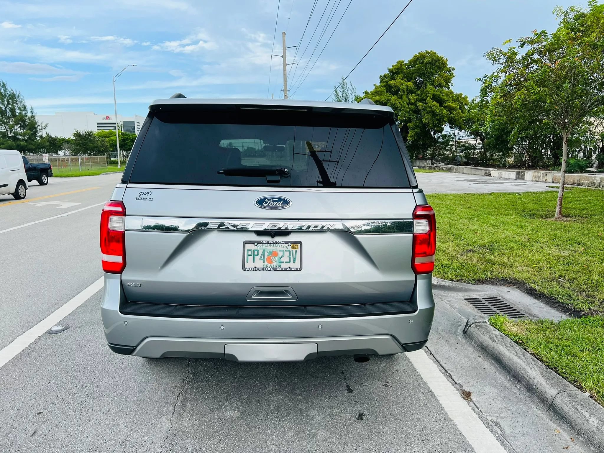 Used 2020 Ford Expedition XLT w/ Equipment Group 202A RWD image 4