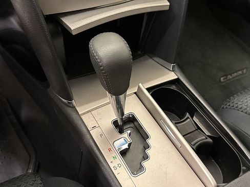 Used 2010 Toyota Camry SE FWD image 25