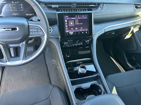 New 2025 Jeep Grand Cherokee L Laredo w/ Luxury Tech Group I image 27
