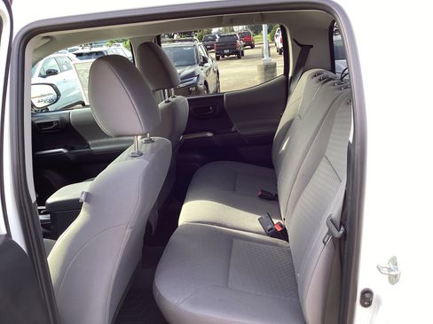 Used 2023 Toyota Tacoma SR5 w/ Technology Package AWD/4WD image 12