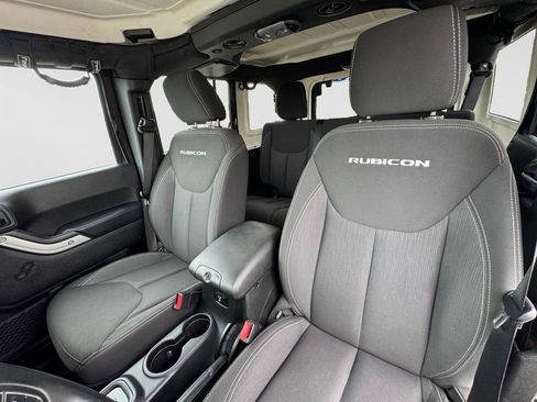 Used 2017 Jeep Wrangler Unlimited Rubicon w/ Connectivity Group AWD/4WD image 19
