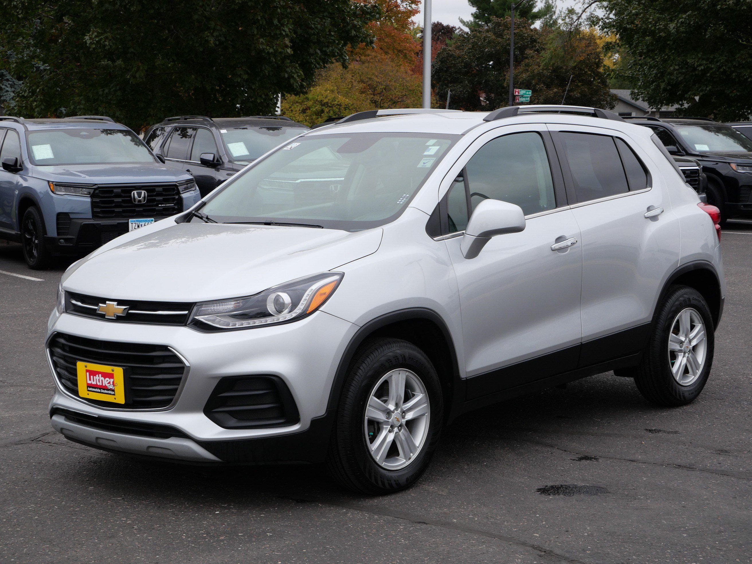 Used 2017 Chevrolet Trax LT w/ LT Convenience Package AWD/4WD image 3