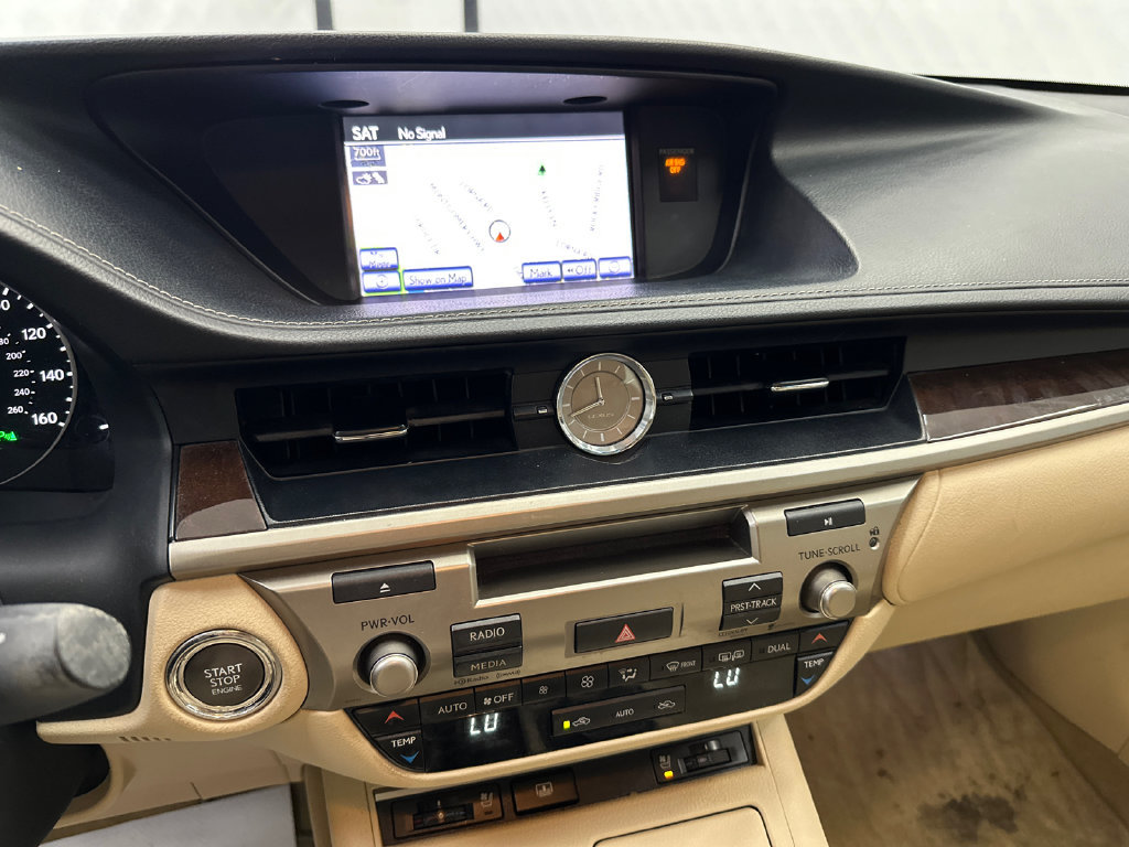 Used 2014 Lexus ES 350 w/ Luxury Package FWD image 28