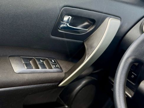 Used 2012 Nissan Rogue S image 18