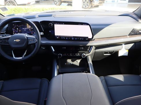 Used 2025 Chevrolet Tahoe Premier AWD/4WD image 16