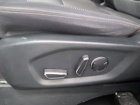 Used 2018 Ford Explorer XLT image 27