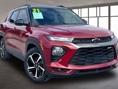 Used 2021 Chevrolet TrailBlazer RS w/ Sun and Liftgate Package image 3