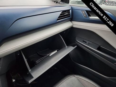 Used 2024 Volkswagen Taos SE image 40