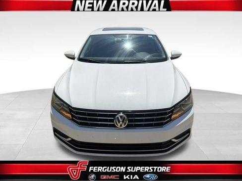 Used 2016 Volkswagen Passat 1.8T SE FWD image 1