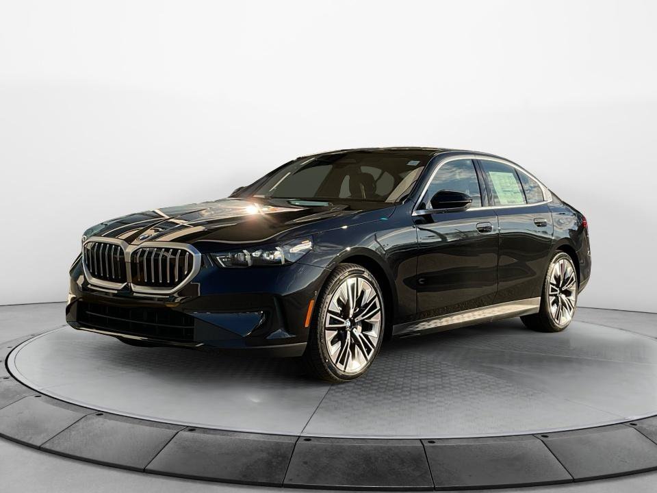 Used 2026 BMW 530i xDrive w/ Premium Package AWD/4WD image 3