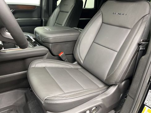 New 2026 GMC Yukon Denali w/ Sun & Power Step Package image 9