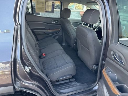 Used 2019 GMC Acadia SLE image 10