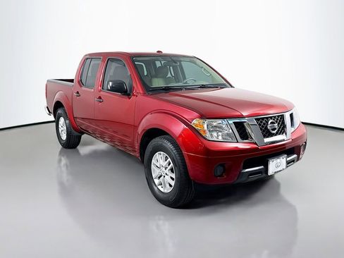 Used 2016 Nissan Frontier SV image 3