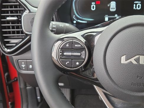 Certified 2025 Kia Soul EX image 17