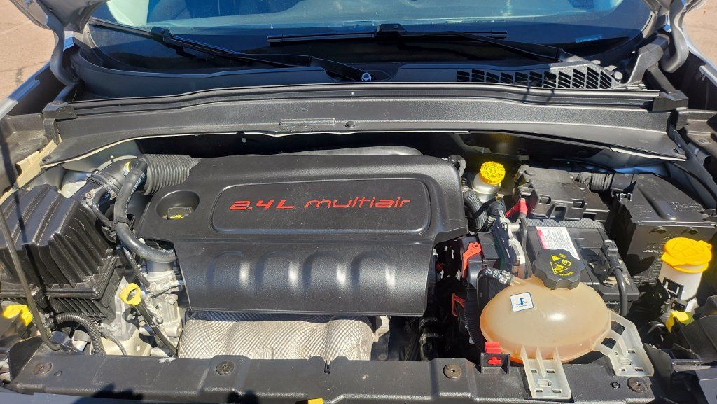 Used 2017 Jeep Renegade Altitude FWD image 33