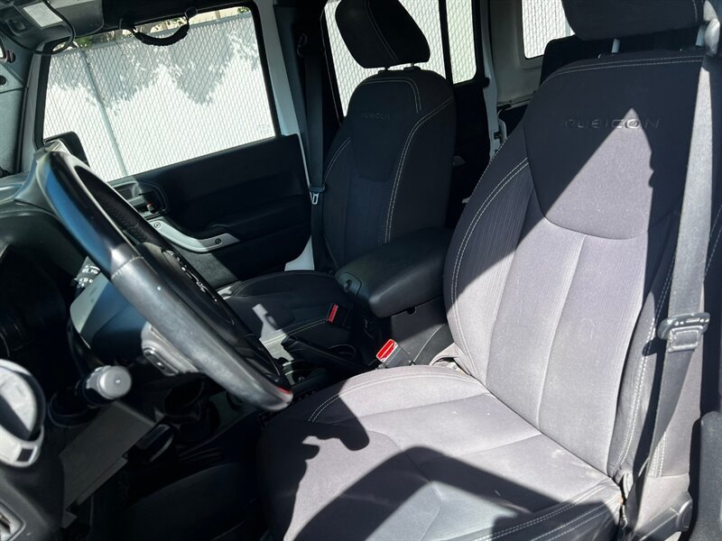 Used 2013 Jeep Wrangler Unlimited Rubicon w/ Connectivity Group AWD/4WD image 19