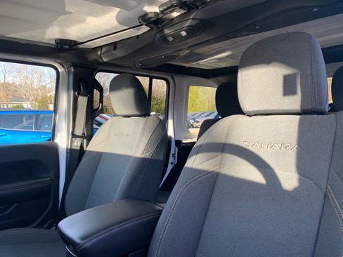 Used 2024 Jeep Wrangler Sahara image 13