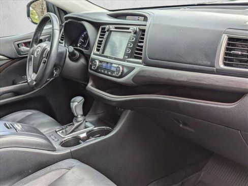 Used 2017 Toyota Highlander Limited image 20