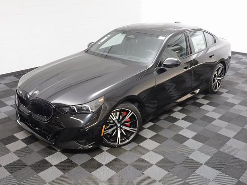 New 2026 BMW 530i xDrive w/ M Sport Package image 2
