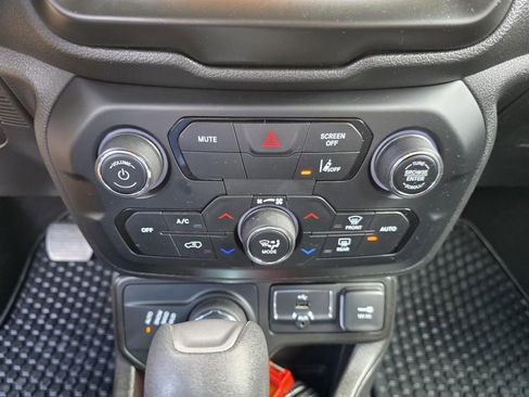 Used 2021 Jeep Renegade Latitude w/ Convenience Group image 20