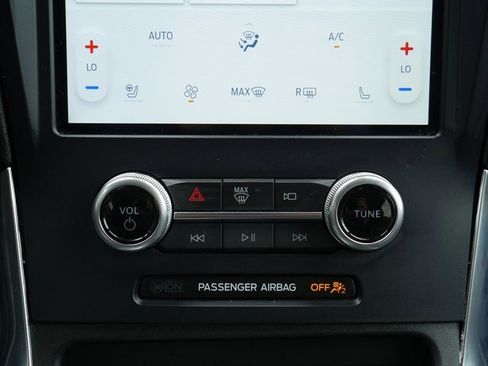 Used 2022 Ford Edge Titanium image 22