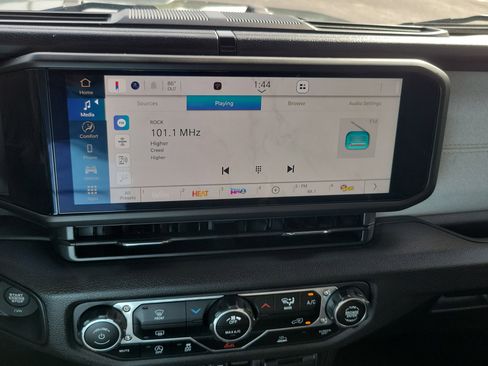 Used 2024 Jeep Wrangler Sport S image 16