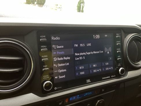 Used 2022 Toyota Tacoma TRD Off-Road w/ TRD Premium Off Road Package image 15