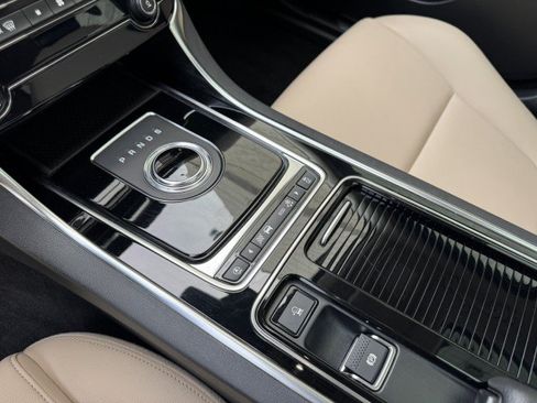 Used 2019 Jaguar XE Premium AWD/4WD image 24