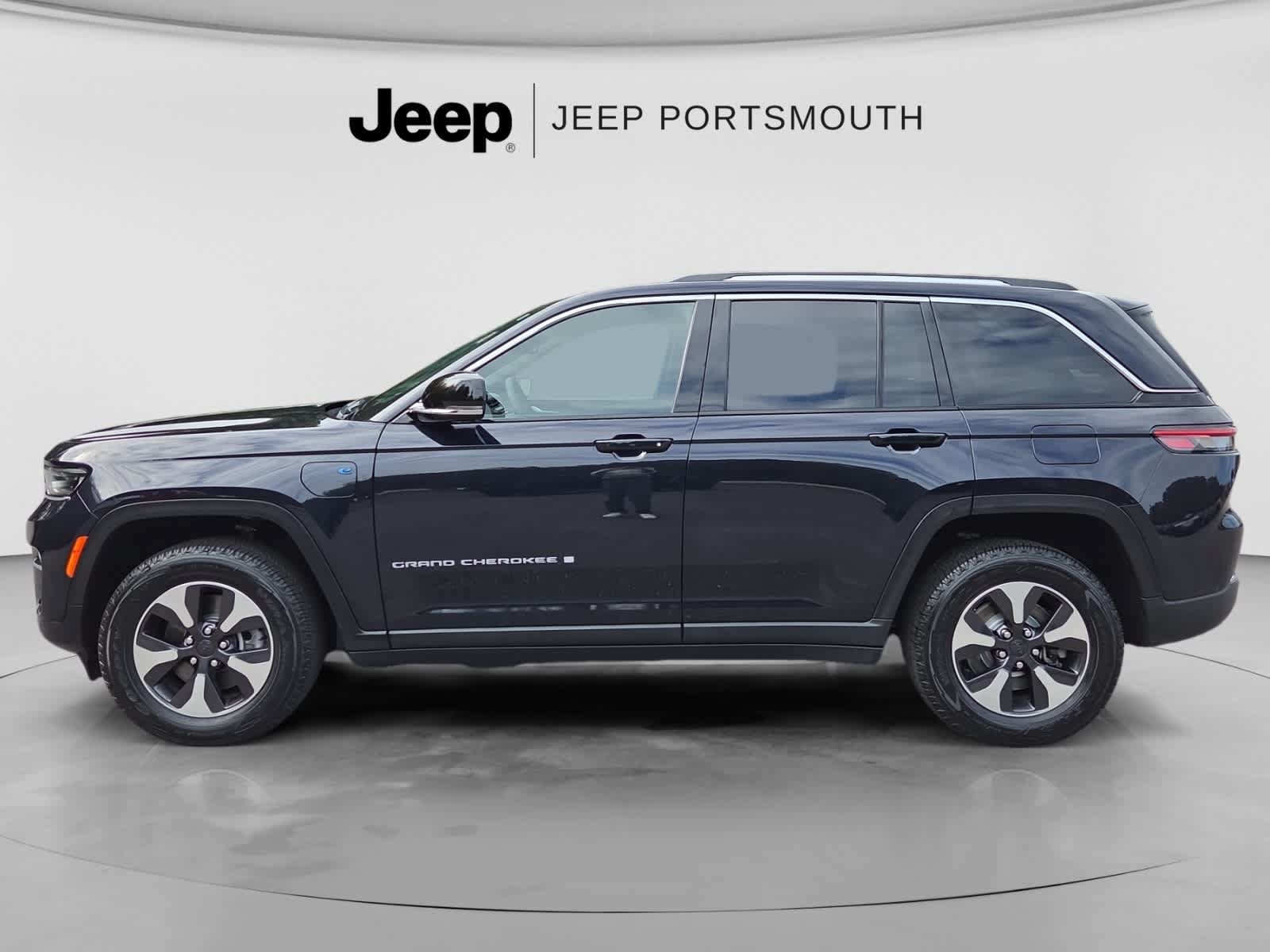 Used 2023 Jeep Grand Cherokee 4WD 4xe image 4