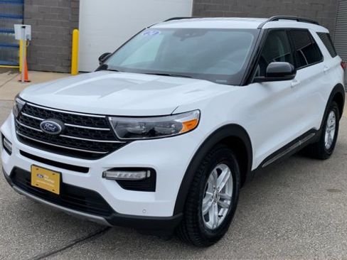 Certified 2024 Ford Explorer XLT w/ Equipment Group 202A AWD/4WD image 5