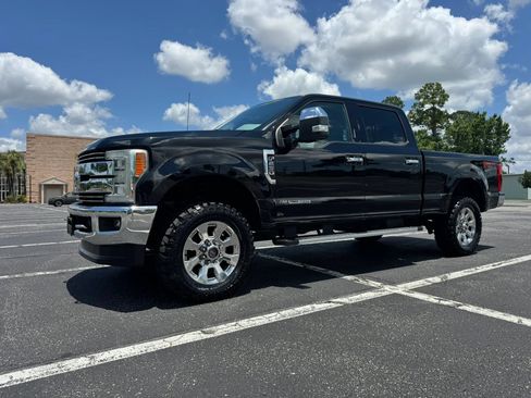 Used 2018 Ford F250 Lariat w/ Lariat Ultimate Package AWD/4WD image 2