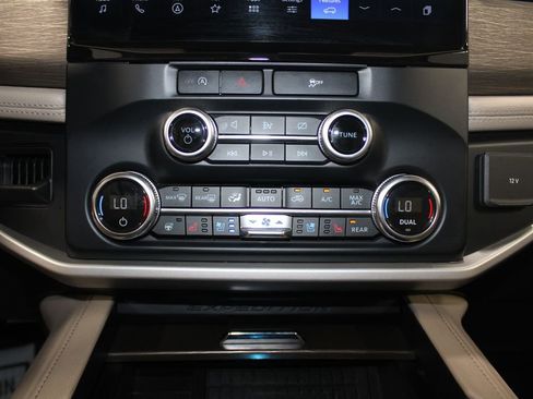 Used 2024 Ford Expedition Limited image 57