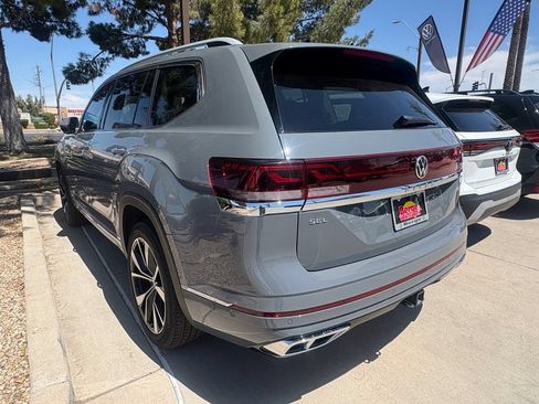Used 2025 Volkswagen Atlas SEL Premium R-Line AWD/4WD image 3